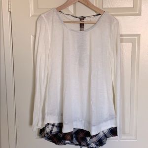 Light Sweater with Plaid Ruffle Bottom